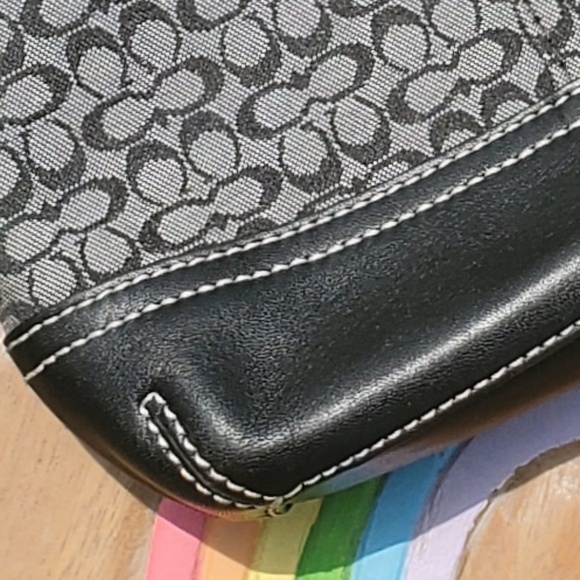 ♻️DONATED ♻️ Coach Wristlet - Picture 4 of 9